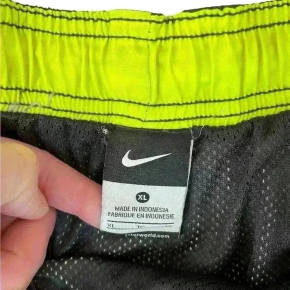 Nike Men’s XL Board Shorts Swimsuit Black and Yellow Neon Drawstring 11” inseam - Picture 2 of 8